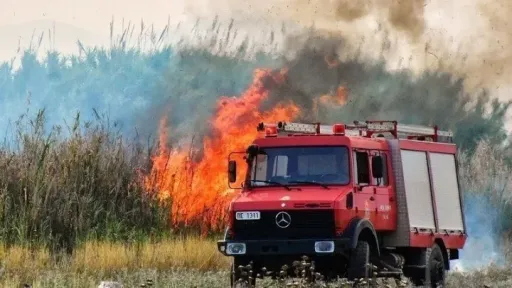 Heatwave keeps fire risk very high across Greece