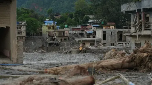 Nepal flash floods death toll climbs to 472, more than 1,000 missing