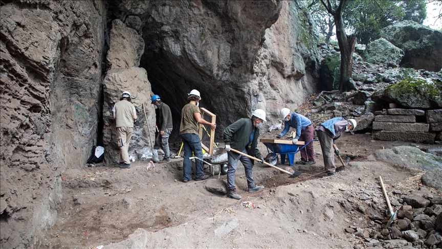 Archaeologists unearth 14,000-year-old human traces in western Turkey