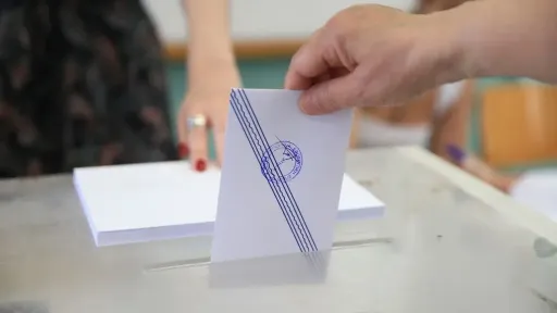 New democracy leads as political discontent deepens