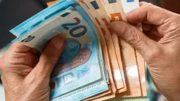 Greece to introduce €500 Christmas bonus for public workers