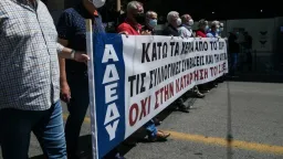 Public-sector workers stage stoppage over constitutional changes