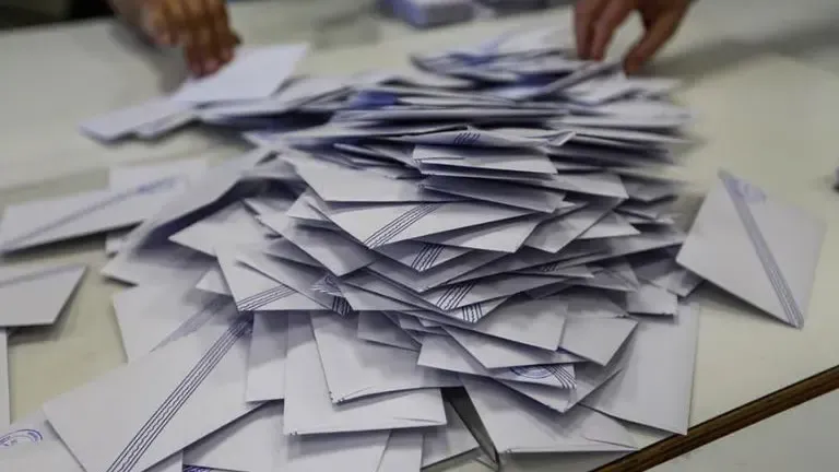 Overseas voter registrations pass 15,000