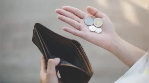 Six in 10 Greeks borrow to pay their bills, survey finds
