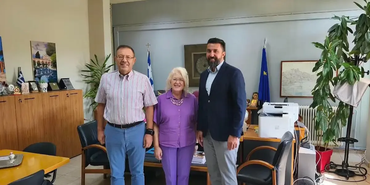 Özgür Ferhat meets regional education officials over schools and minority education