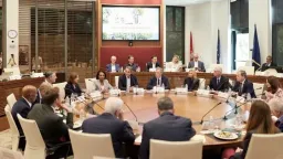 Mitsotakis sets out Greece 2030 vision and seeks third term