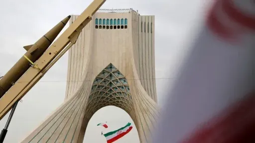 Iran warns of wider war as US talks continue