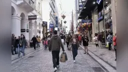 Greek households spent an average of €1,820 per month in 2025, ELSTAT says