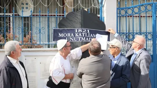 Black wreath laid outside Greek Consulate in Edirne over 1821 Morea massacres