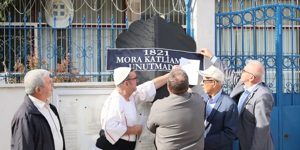 Black wreath laid outside Greek Consulate in Edirne over 1821 Morea massacres