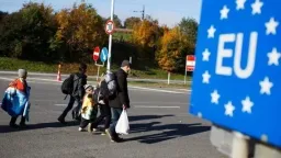 Greece pushes eu migration proposals