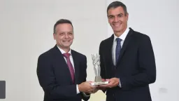 Spanish PM Sanchez receives Athens democracy award