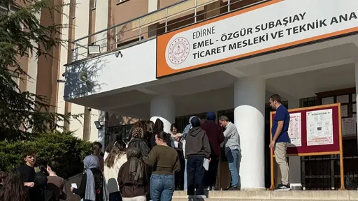 Western Thrace students take Türkiye’s international student admission exam in Edirne
