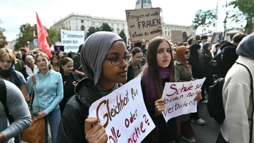 Austrian students defy school headscarf ban