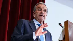 Government avoids clash with former PM Samaras