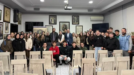 Mufti Mustafa Trampa meets young people at İskeçe Turkish Union