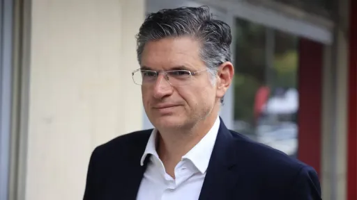 Dionysis Kalamatianos resigns as MP and aligns with Alexis Tsipras’s ELAS