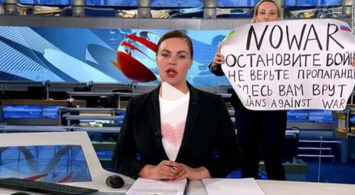 Protester interrupts live Russian state news broadcast to denounce invasion of Ukraine