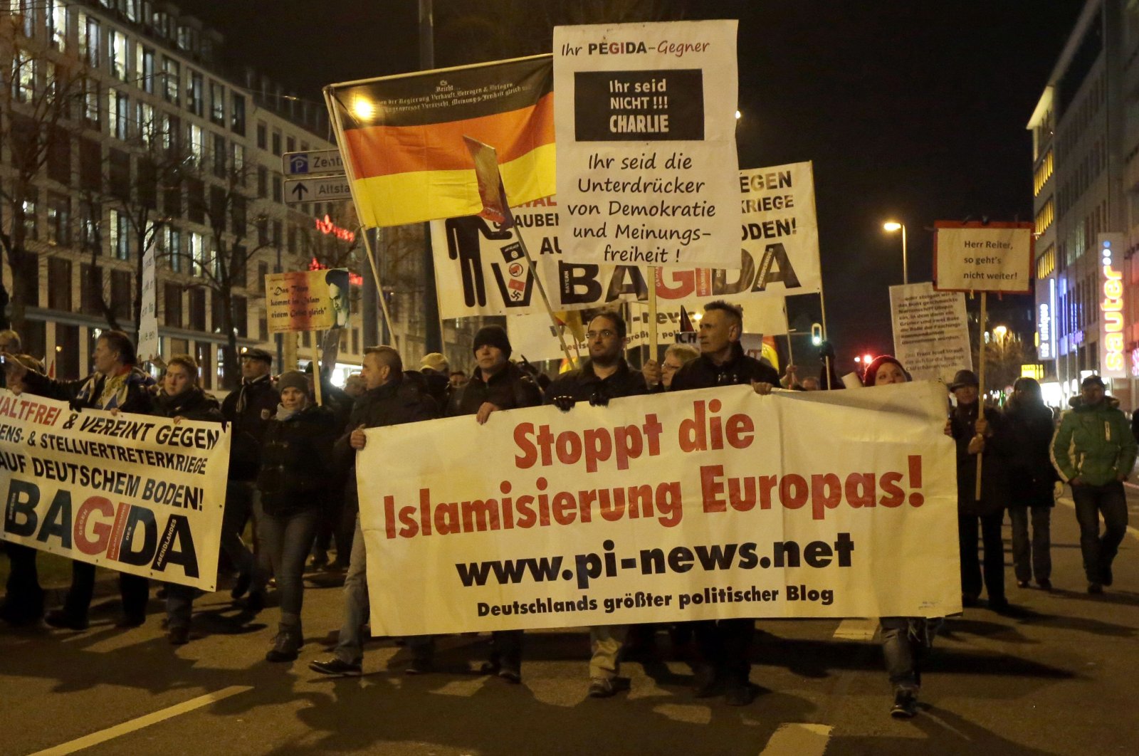 Islamophobic Pegida plans provocative BBQs near Dutch mosques at Ramadan
