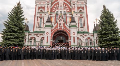 Moscow-led Ukrainian Orthodox Church breaks ties with Russia