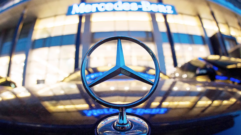 Mercedes recalls nearly one million cars worldwide