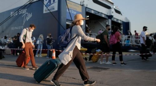 Min Plakiotakis urges ferry passengers to wear protective masks