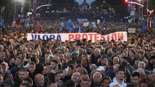 Albania: Thousands gather in anti-government demonstration