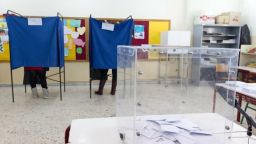 Opinion poll: ND stays 7% ahead of SYRIZA