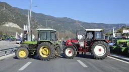 Farmers clash with police in central Greece