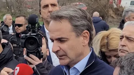 PM issues apology over rail tragedy