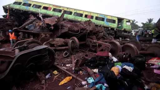 More than 300 died, nearly 1.000 injured in train crash